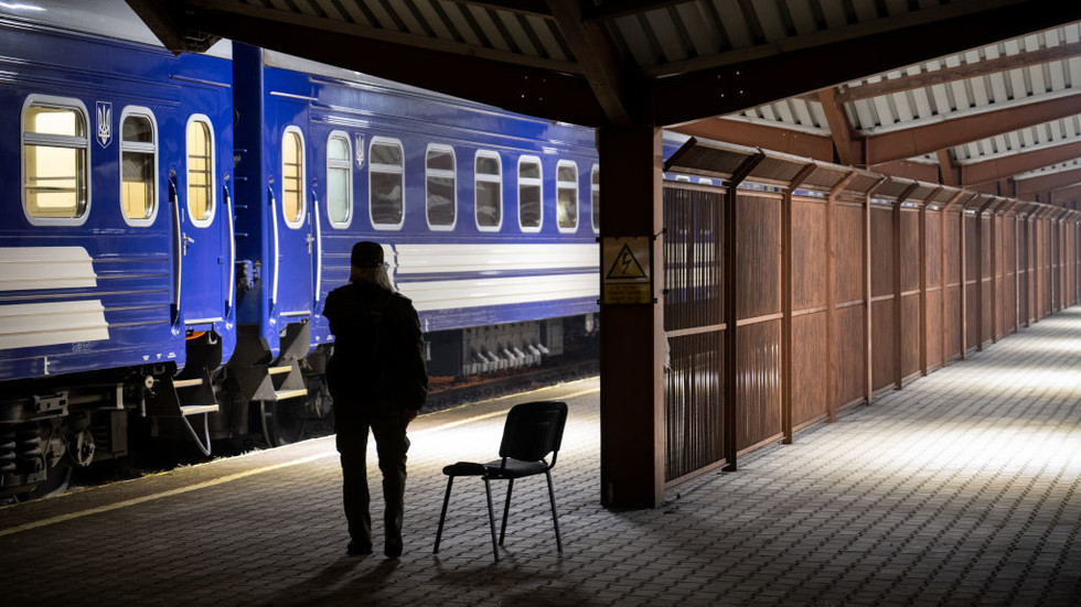 Poland finds draft dodgers hiding aboard train from Ukraine  --  RT World News